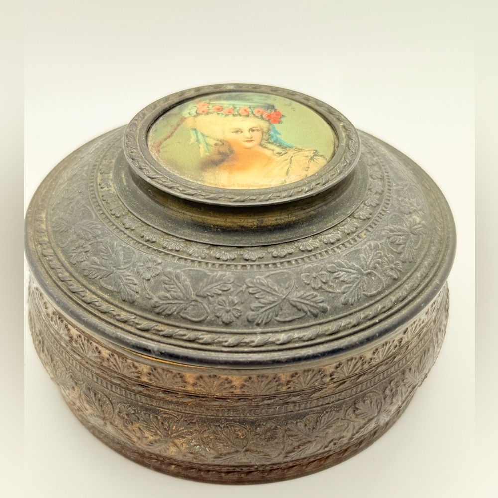Vintage PNCW USA Metal Round‎ Victorian Lady Jewelry Trinket Box